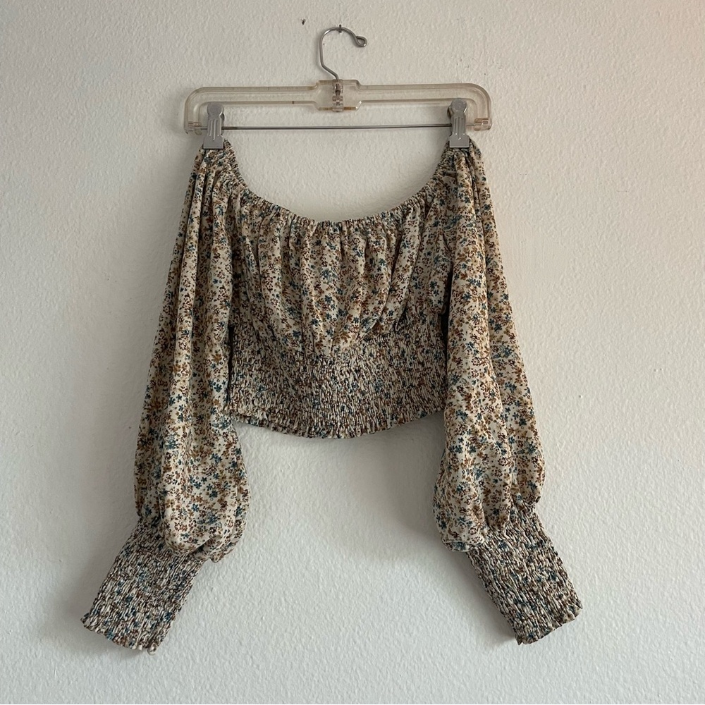 Off the shoulders ruffled floral crop top
